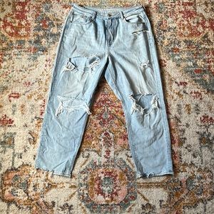 Light Wash American Eagle Mom Jean